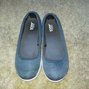 Skechers GogaMax gray slip on shoes